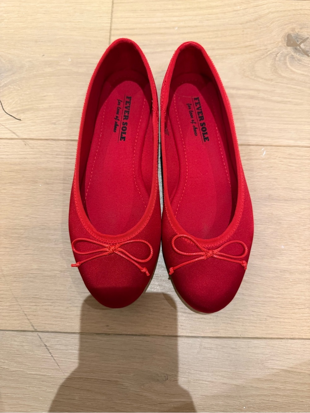 FEVER SOLE Red Bow Ballet Flats — Classic Slip-On Comfort